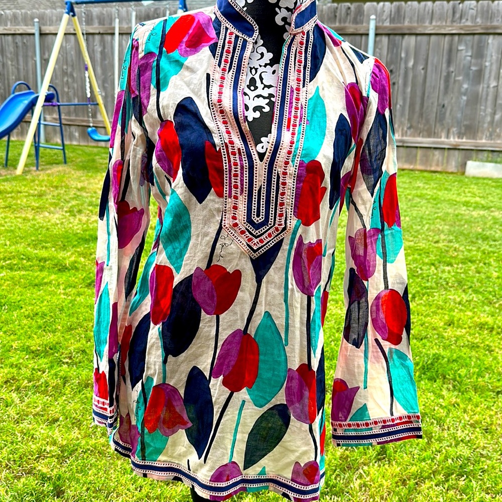 Tory Burch light weight cotton tunic in a colorful tulip design SIZE 6